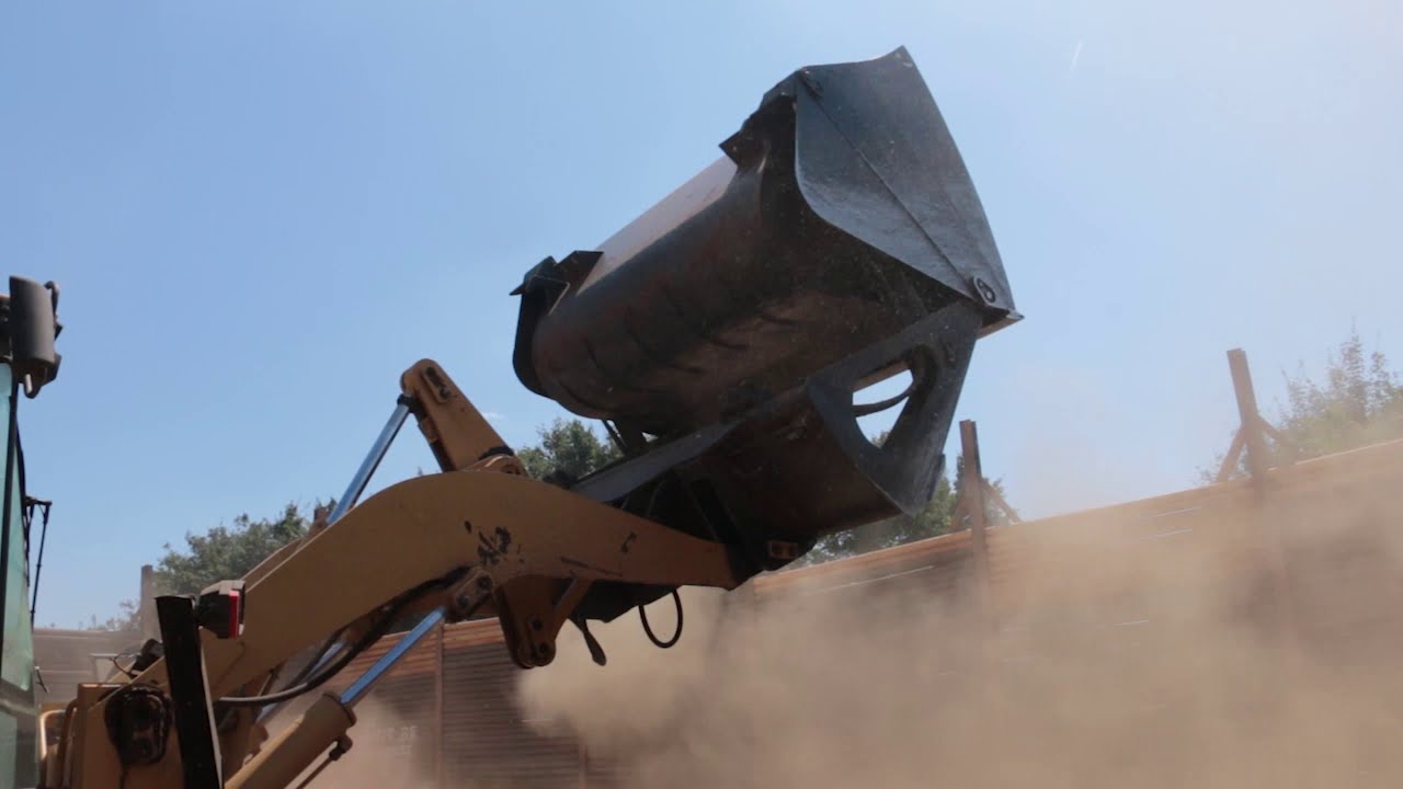 D&eacute;verser en benne + haut, + loin pour compost et fumier: Godet chargeuse et t&eacute;lesco GDIC - RIMAN