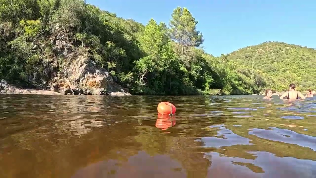 Los viajeros paseando por La Serranita 2026, Sierras de Calamuchita. Córdoba, Argentina.