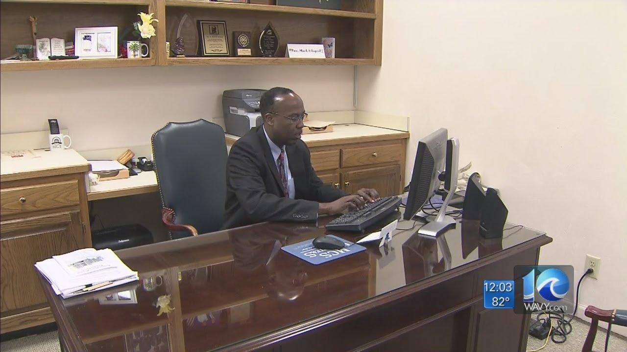 Jury deliberating forgery charges against Portsmouth councilman