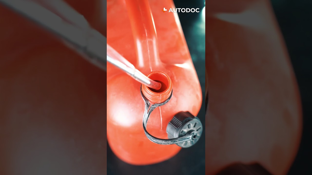 Come svuotare facilmente il serbatoio del carburante | AUTODOC #shorts