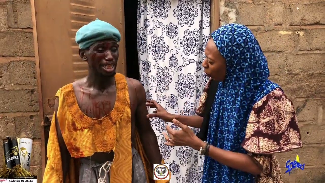 Le Fou Woroli et son fils Khassa qui dechire le boubou de son père a cause de Zaban