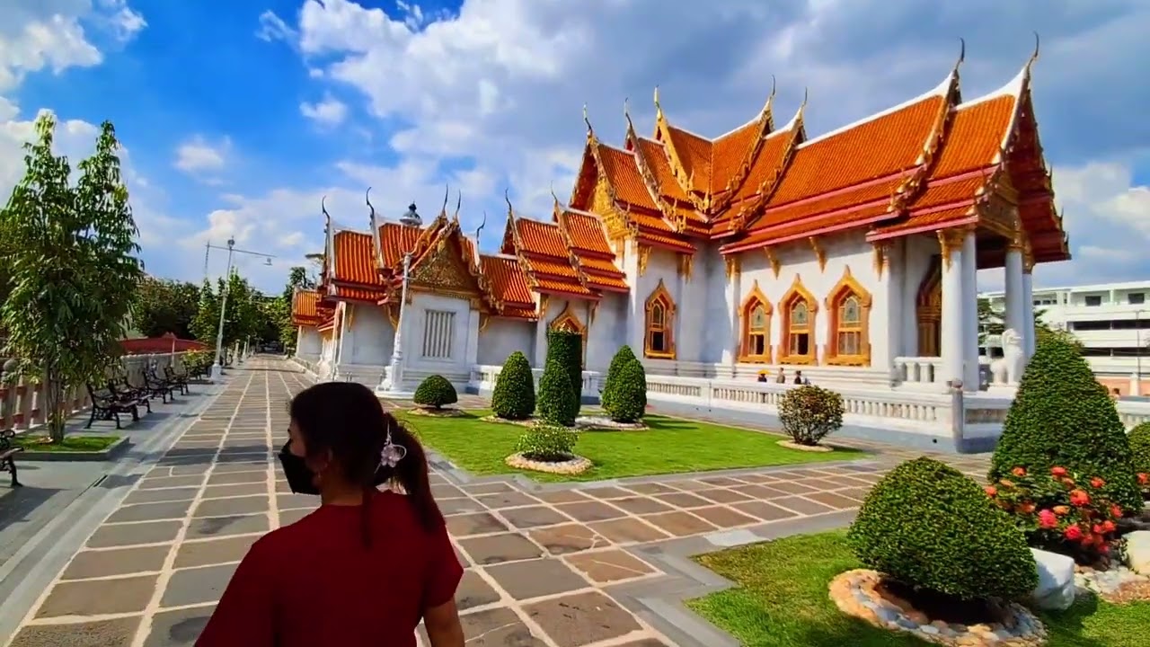 Hoje nós visitamos o Wat Benchamabophit, em Bangkok.