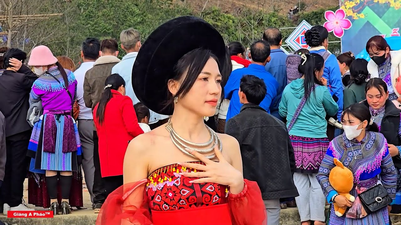 Lễ hội bắt vợ đầu năm của người Mông - Lễ hội Gầu Tào tại Pha Long đông vui quy mô nhất Việt Nam
