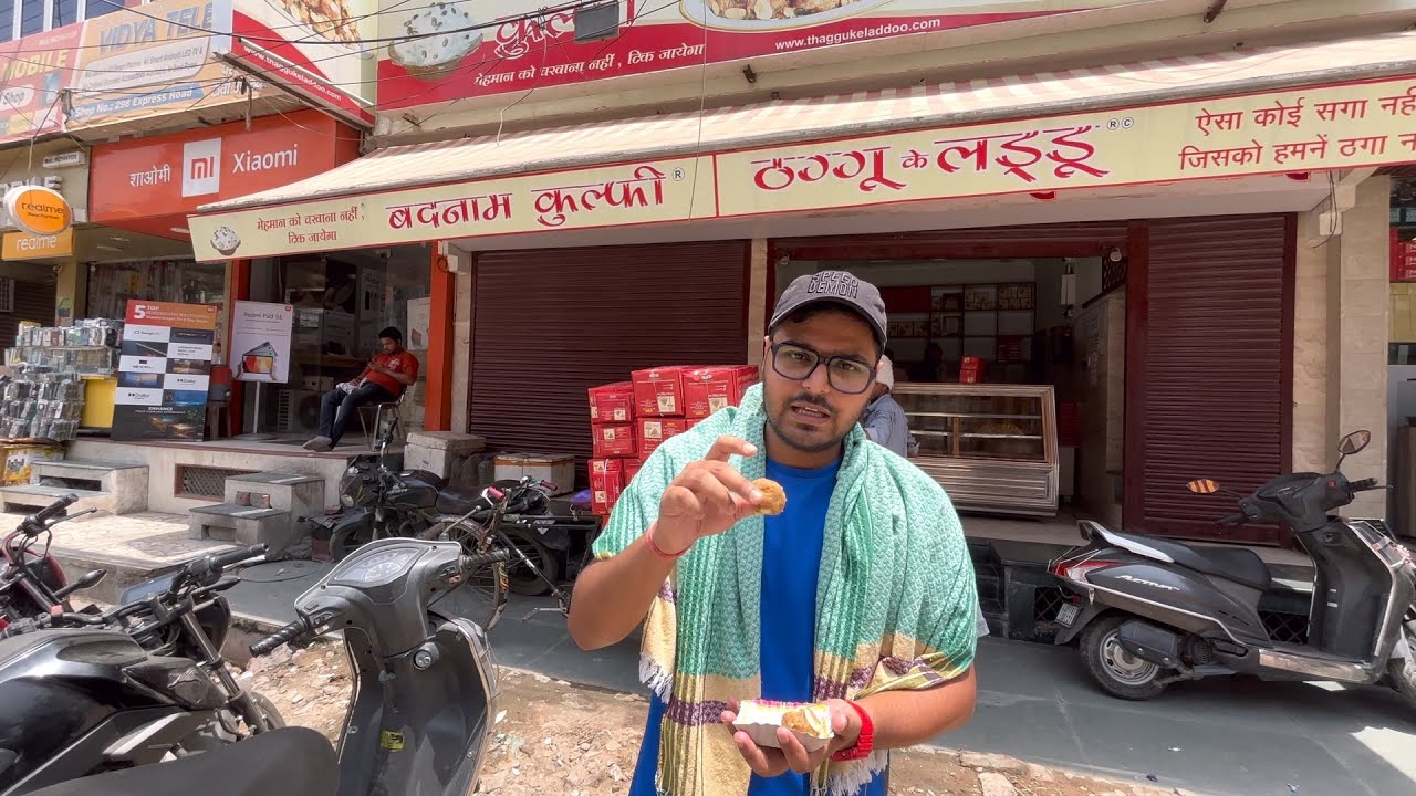 Kanpur ka famous Thaggu ke Laddu khane Pahunch gaye