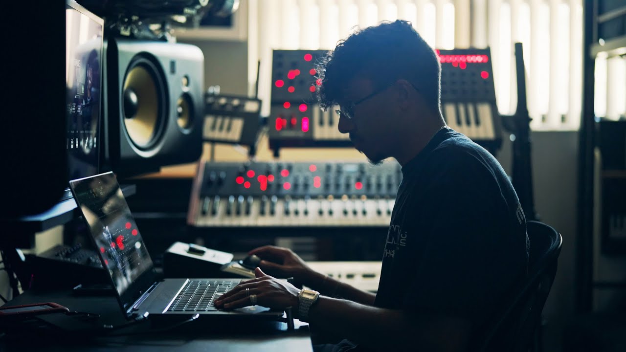 21 Savage Producer Shows You How to Make Beats