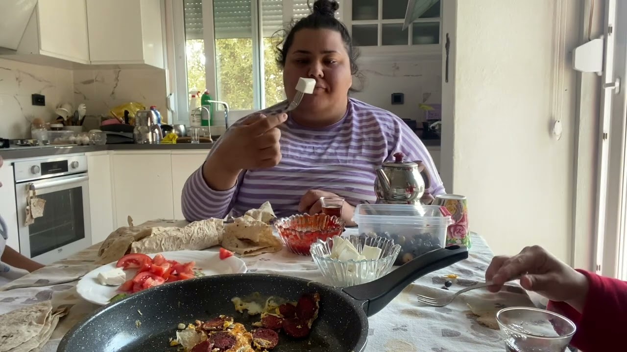 Cümbür cemaat kahvaltı - Yemekteyiz gibi sofra gerginliği 😂