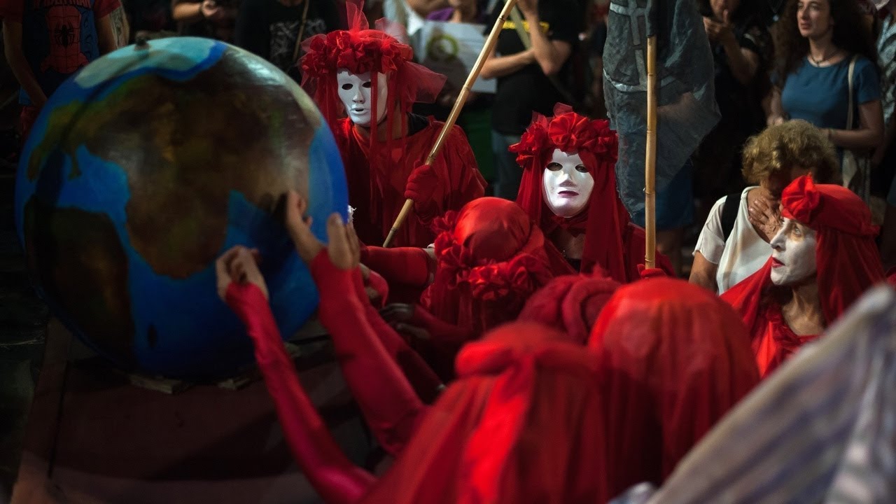 &lsquo;Loony left&rsquo; are &lsquo;brainwashing&rsquo; children with climate change activism
