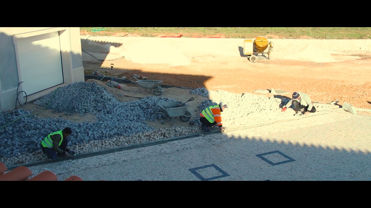 Hand made Portuguese pavement laying and Design by Roc2c