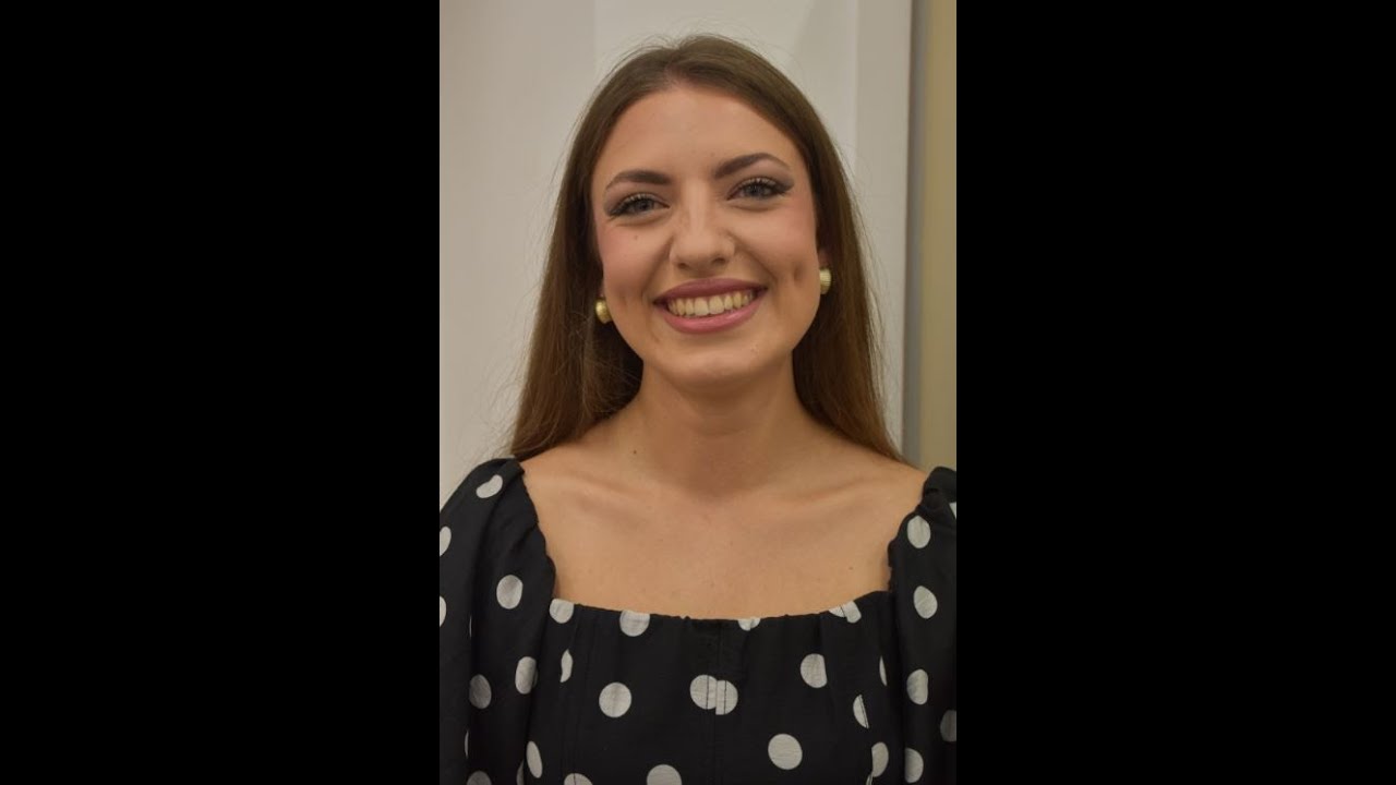 Fallas VLC-Paula Miquel entrevista a Zoe Molino Tomás - Falla Mare de Déu de la Fontsanta, Olivereta