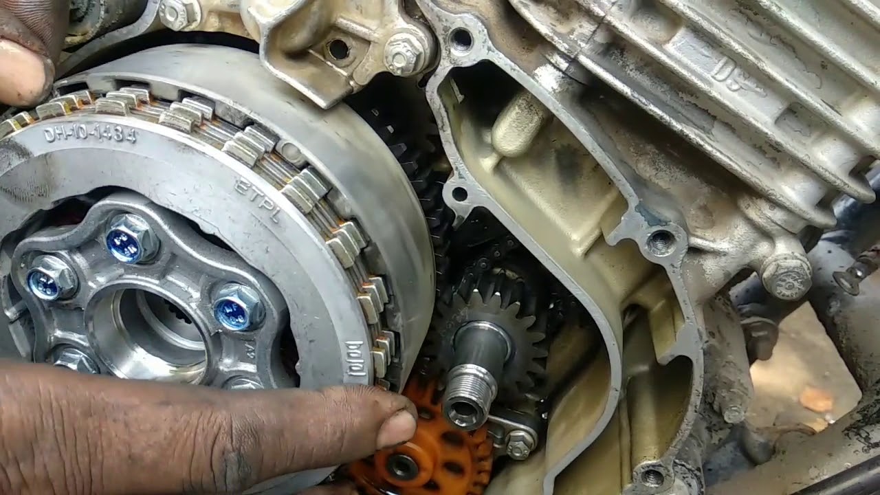 HOW TO REPLACE CLUTCH PLATE BAJAJ PULSAR 150 BIKE