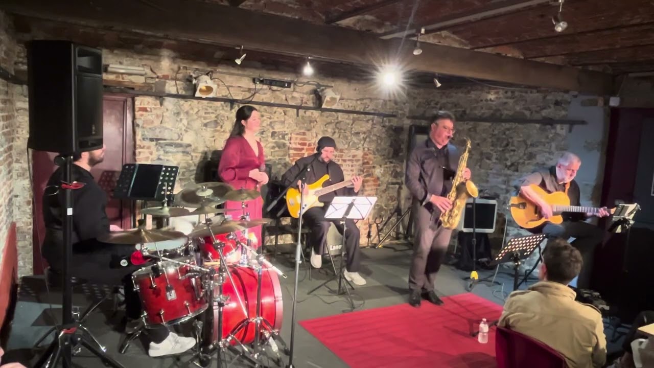 It’s only paper moon : Cherry Jazz Band