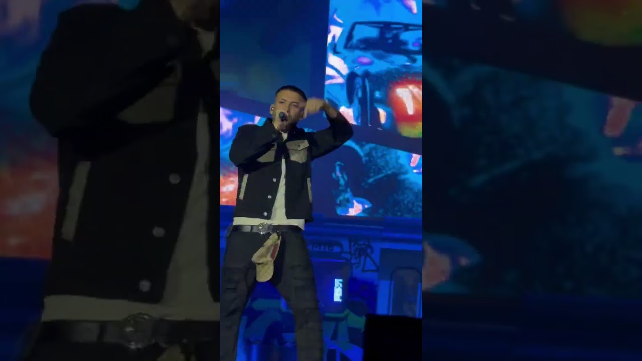 Emis Killa - Claro (feat. Vegas Jones & Gemitaiz) | live EM16 Fiera Rho Milano