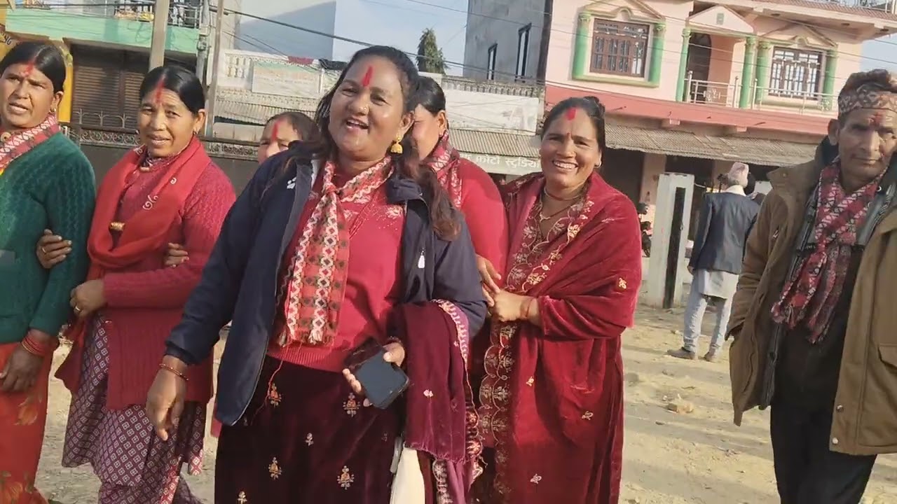 मसुरिया बजारमा भइरहेको देउडा सांस्कृतिक कार्यक्रममा निर्मला शाही र नेत्र खड्काका बिच  देउडा व्याटल 🙏