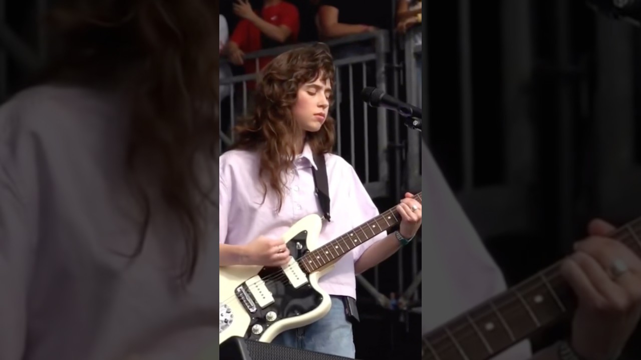 #clairo