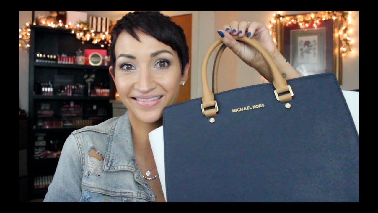 What's in My Purse-Michael Kors Selma!