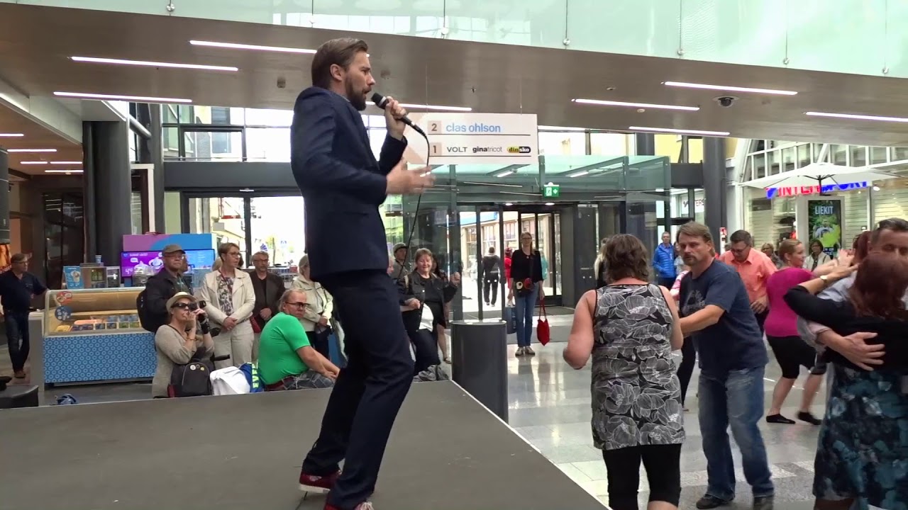 Kesätanssit kesäkadulla