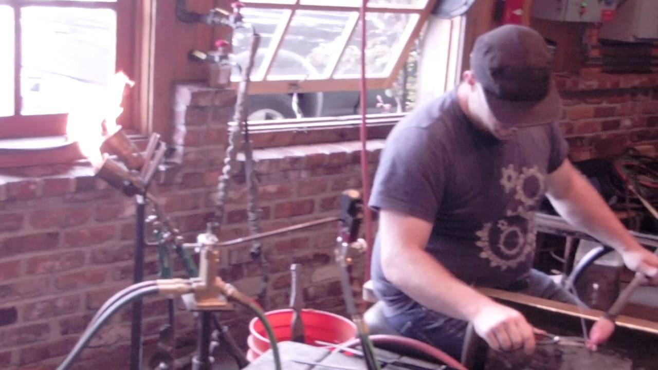 Cannabis 21 - Behind the Scenes: Glass Shop
