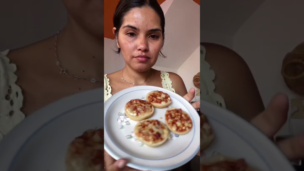 Buenas las mini pizzas del cotsco, pero más las rebanadas 🥰son mis favs 