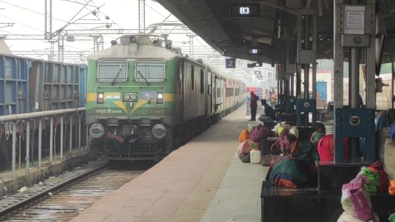 11061 Pawan Express arriving at katni junction railway station