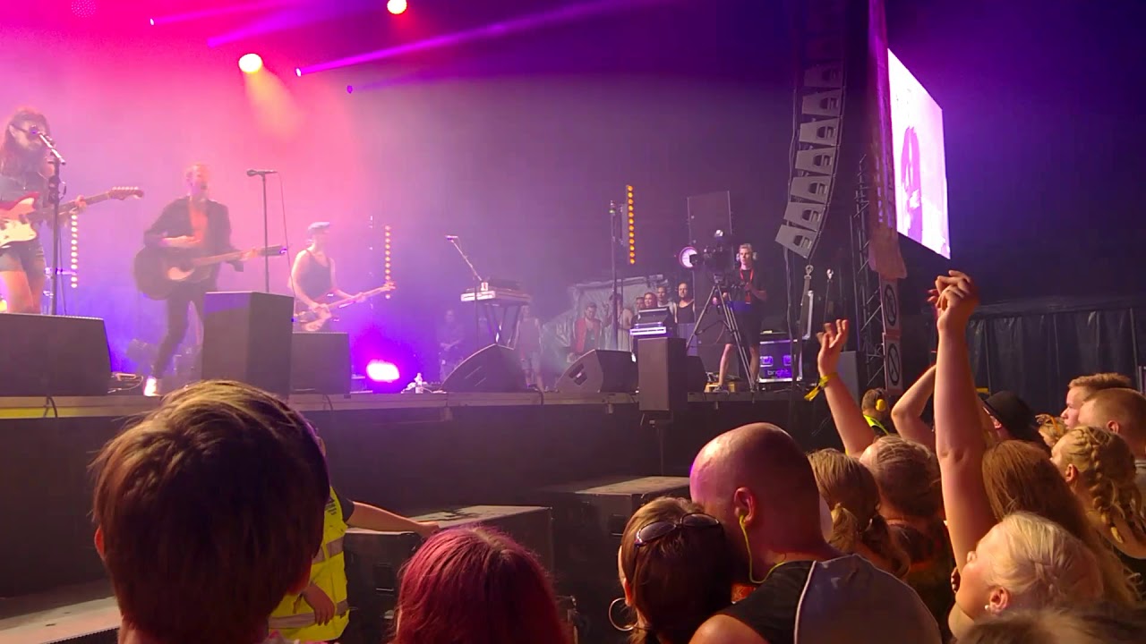 Olavi Uusivirta feat. Sanni - Nuori ja kaunis - Live@Ilosaarirock 14.7.2018