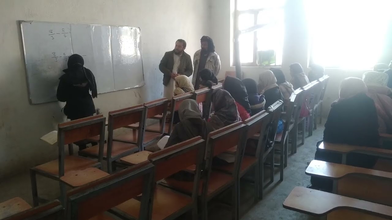 مشاهده از جریان تدریس صنف دخترای خورد سال