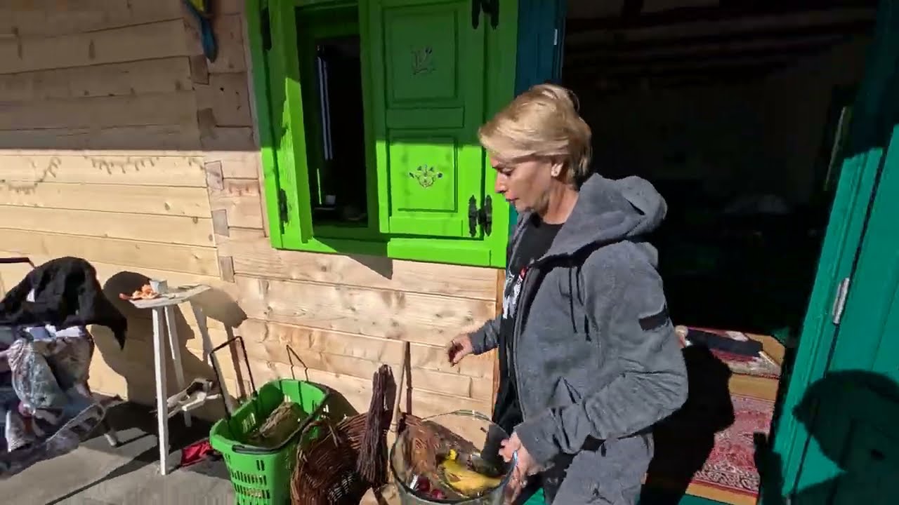 UNDEI CARNATUL AM CAUTAT SI IN LADA DE GUNOI LA FURAT NEGRUTA