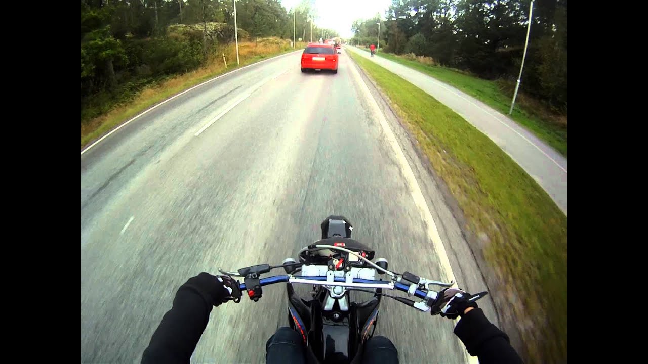 Derbi Senda DRD 05 On my way to school + Traffic :D