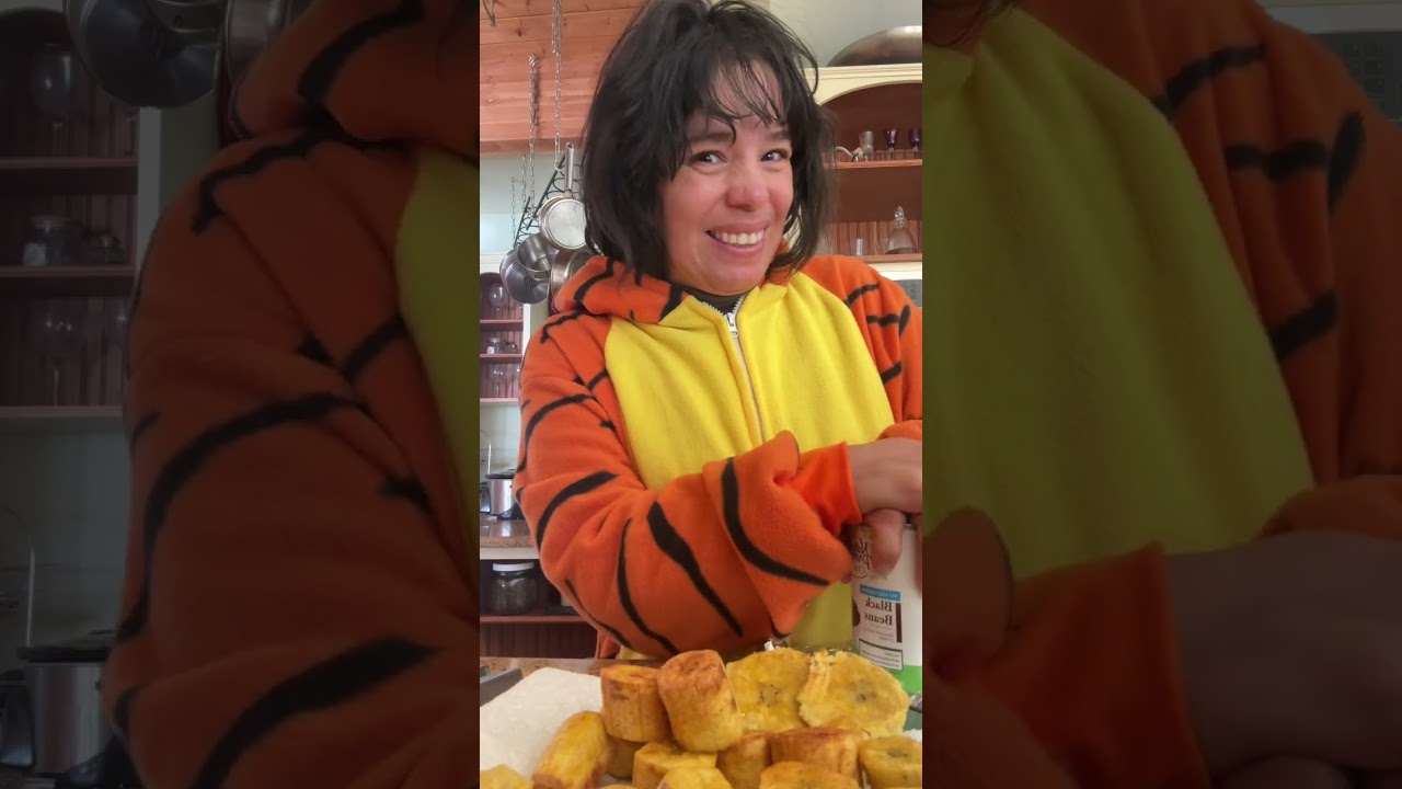 How to Fry Green Plantains  #plantain #platanos #tostones #cooking #cook #fried #friedplantain 