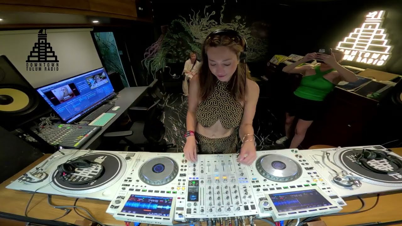 Diviana @ Downtown Tulum Radio (The Guest Mix)