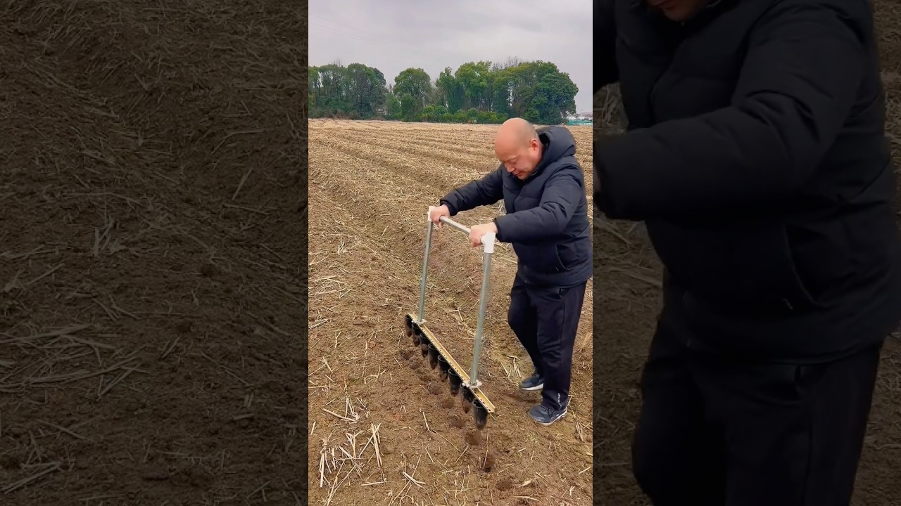 👨🏻&zwj;🌾Work smarter, not harder! #farming #gardening #gardeningtips #farmingtools #homesteading
