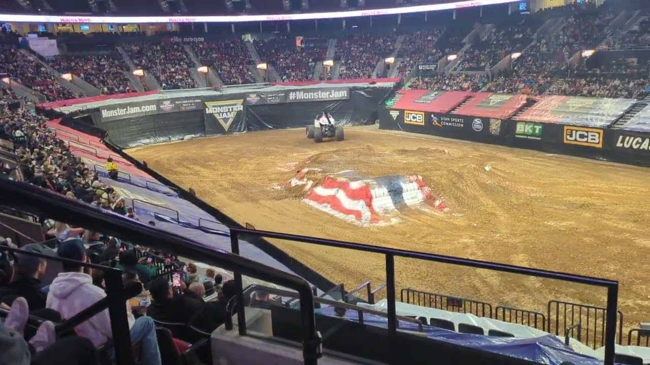 Monster Mutt Dalmatian freestyle in Portland 