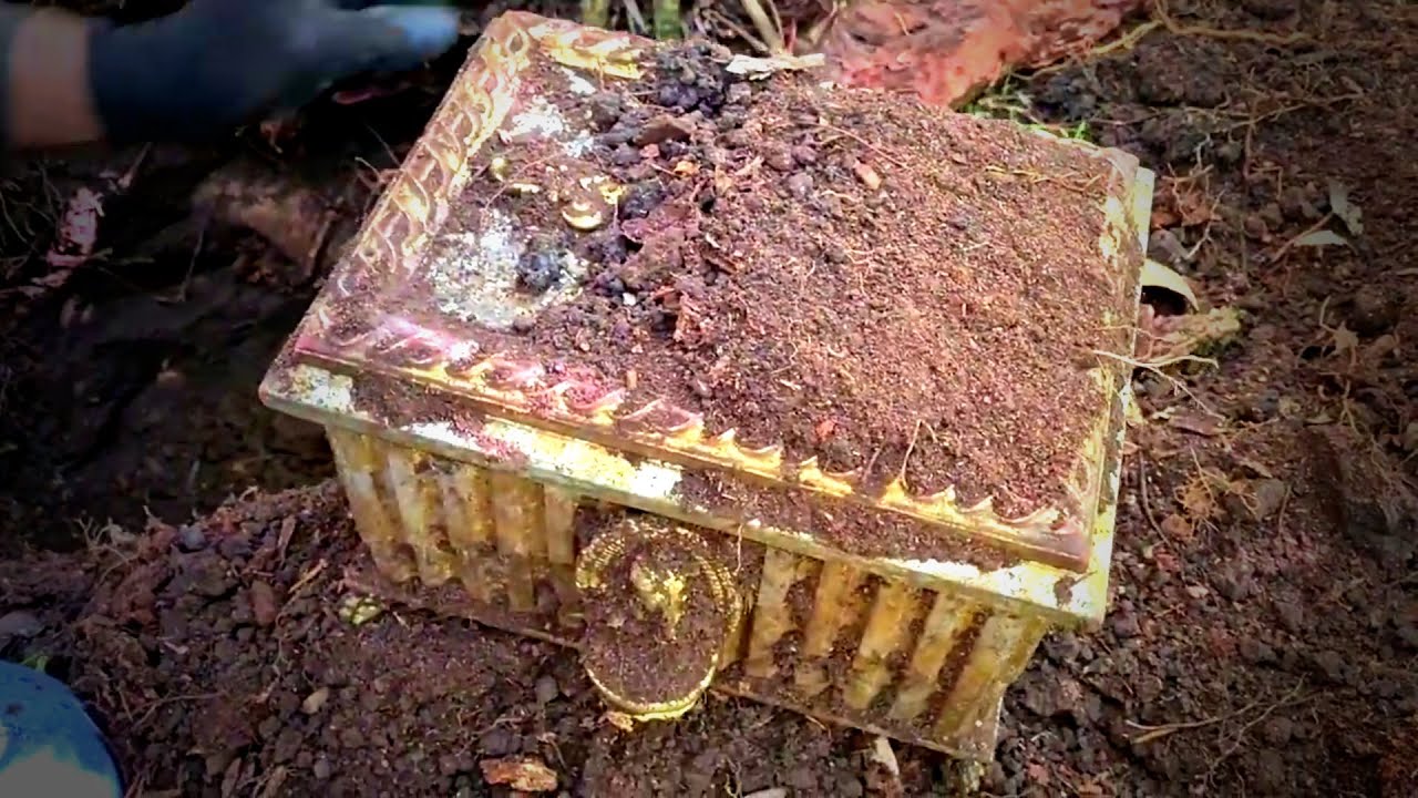 5 RELÍQUIAS de uma Antiga FREIRA que foram ESCONDIDAS - Ginho da Selva