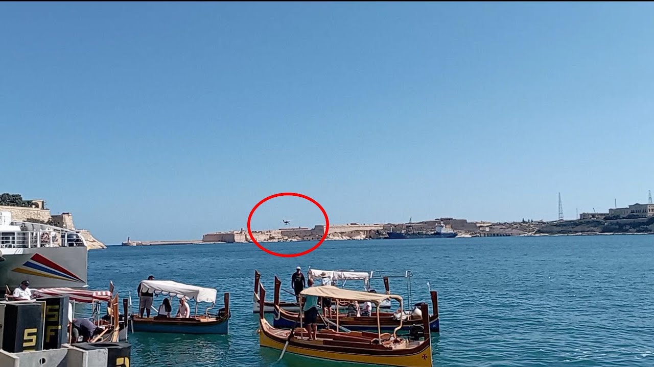 Watch: Two Airplanes Landing And Take Off In Grand Harbour, Valletta Malta🛩🛫🛩