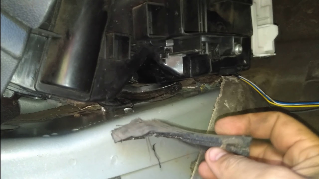 Течёт кондиционер в салон? Я вот как исправил эту болячку в Ларгусе!