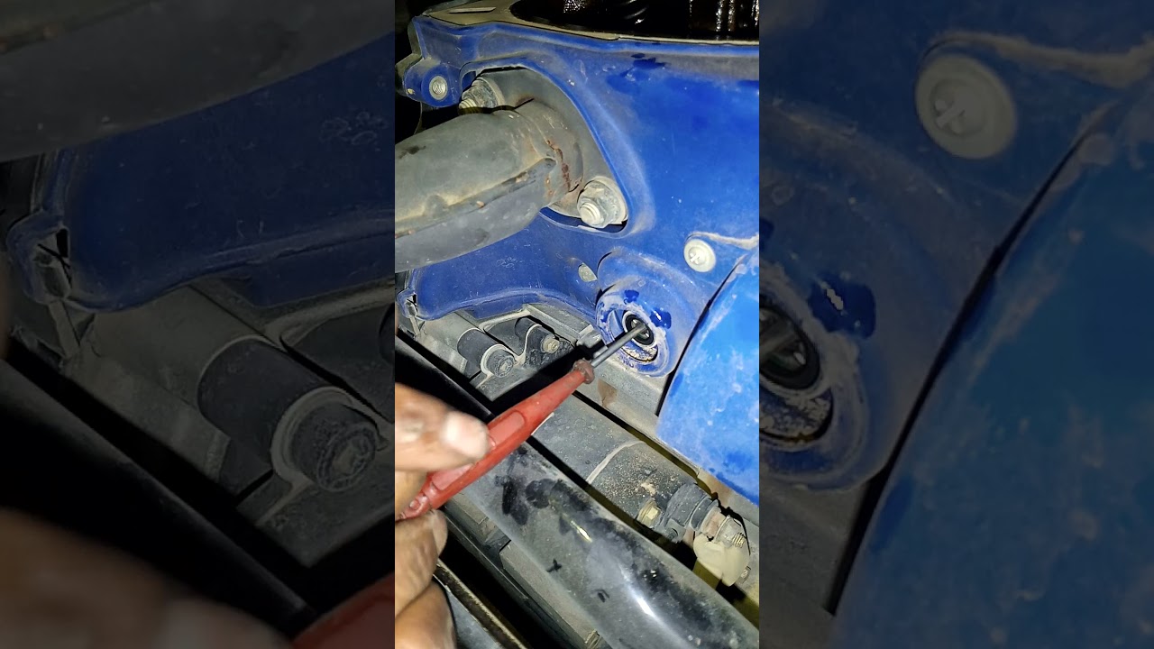 أثناء ظبط التاكيهات لقينا عيب فى الكتينه ظبطناه وظبطنا هوا للكاربراتير(ضبط موتور التوكتوك)