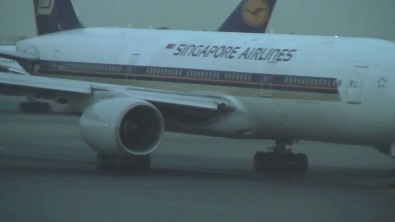 Singapore Airlines Early Morning Departure At Dubai Airport.