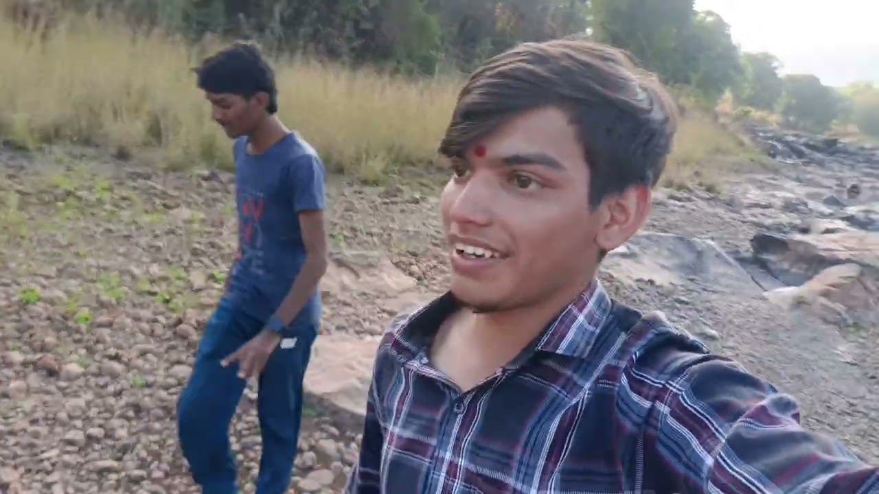 गावची मजा 😅😂😁 #like #comment #subscribe #share #funn #friends #mastimoment #boys💀😂 #🎂要怎麼不經意的讓另一一半看到
