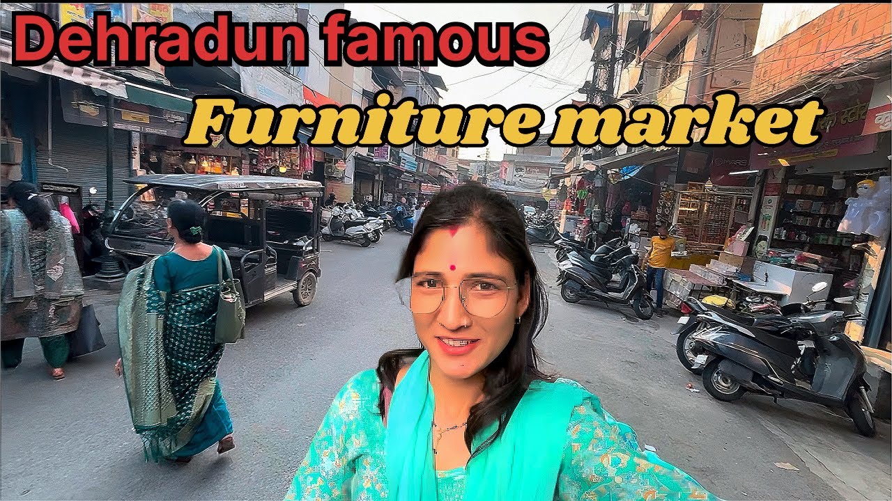 Aaj gai Dehradun ki famous moti bazar (Furniture market ).
