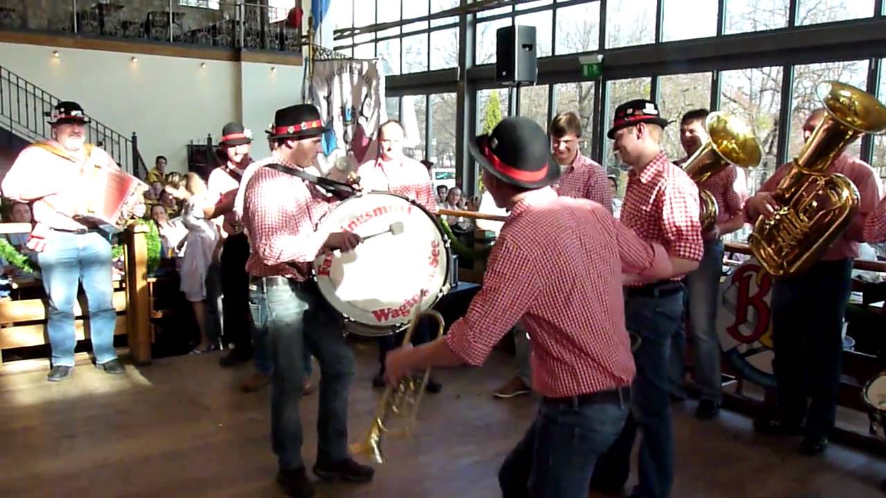 Faschingsmusi Waging in München (Tiger)