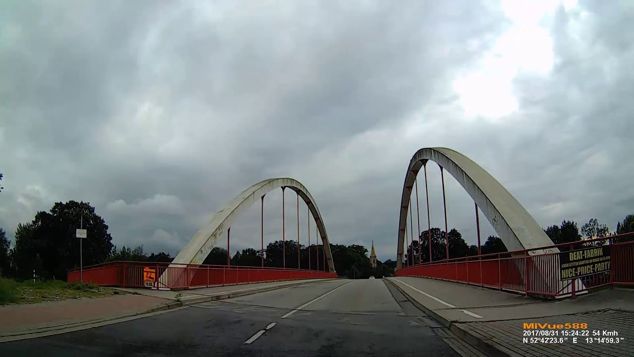 D: Borgsdorf (Pinnow). Stadt Hohen Neuendorf. Landkreis Oberhavel. Ortsdurchfahrt. August 2017