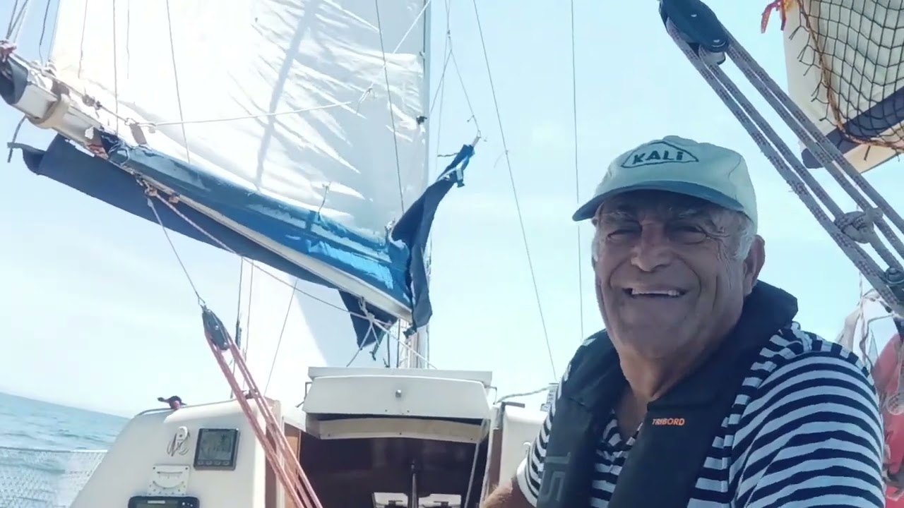 Habitualmente nunca utilizo el piloto automático para virar - Aprendiendo a navegar a vela.