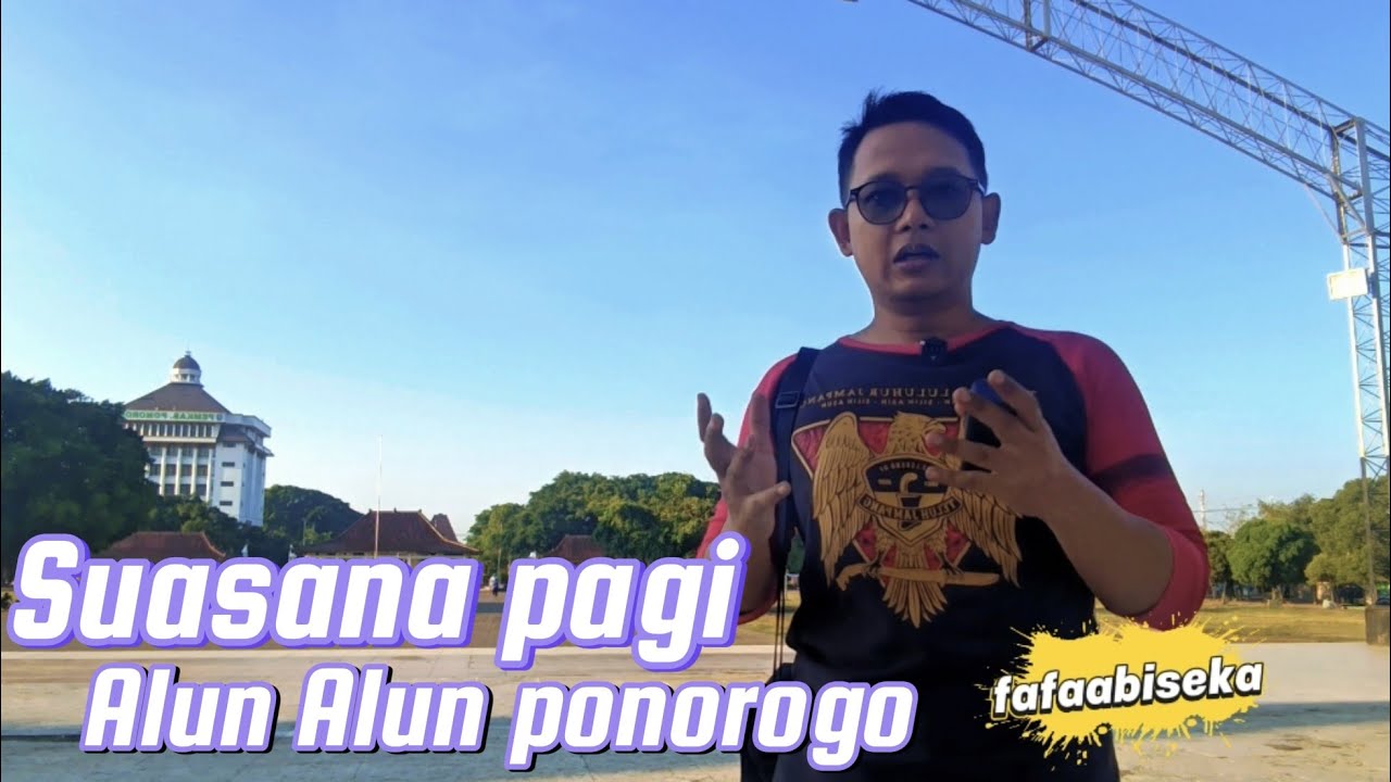 SUASANA PAGI HARI DI ALUN ALUN PONOROGO 