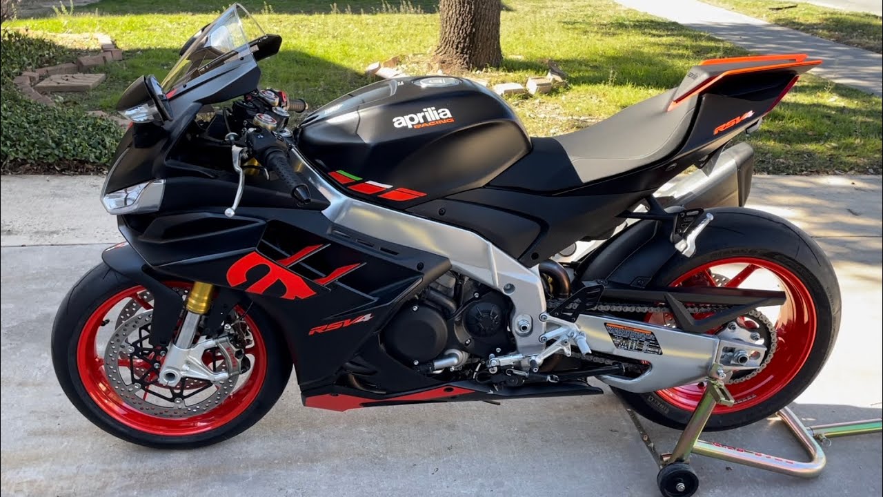 2023 aprilia RSV4 1100