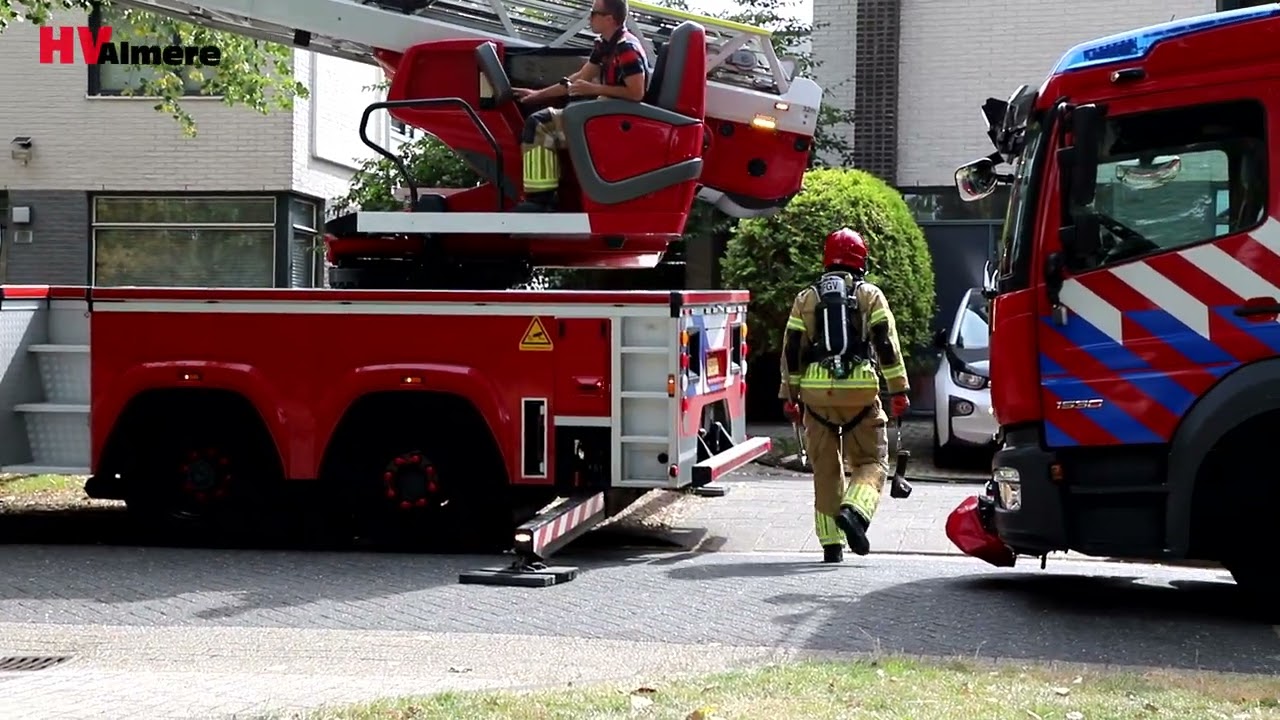 Schuur naast woning Sportlaan verwoest door felle brand
