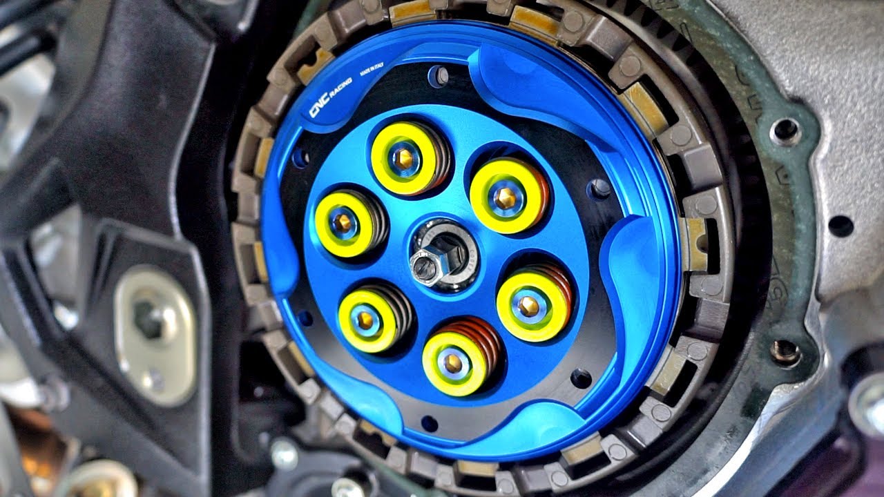 INSTALLING CLEAR CLUTCH COVER! [SUPER DUPER BMW S1000RR BUILD EP.6]