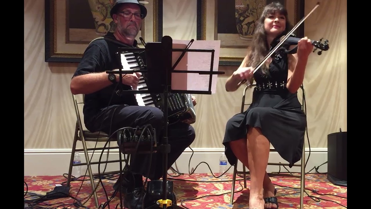 “La Vie En Rose” by Édith Piaf. ￼ Aija Izaks - Violin, Velizar Shumanov - Accordion. 