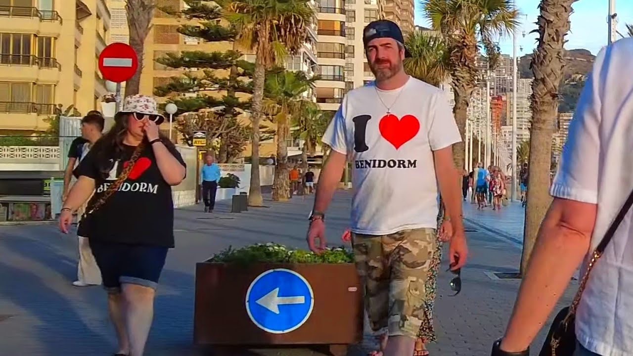 BENIDORM 🇪🇦 LEVANTE BEACH Beautiful Evening October 2024 Costa Blanca Spain 4K