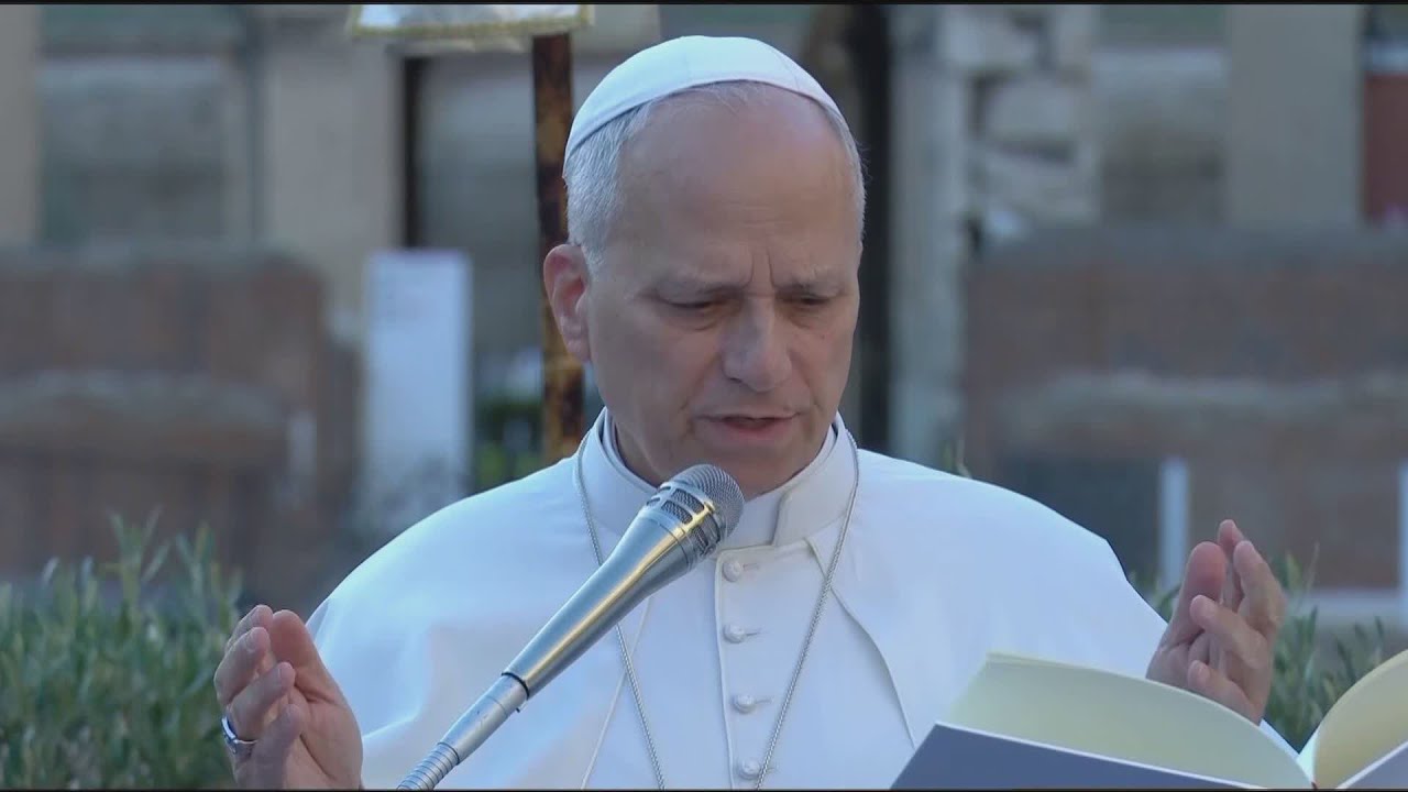 Papa Leone XIV al Colosseo per la Preghiera per la Pace: 