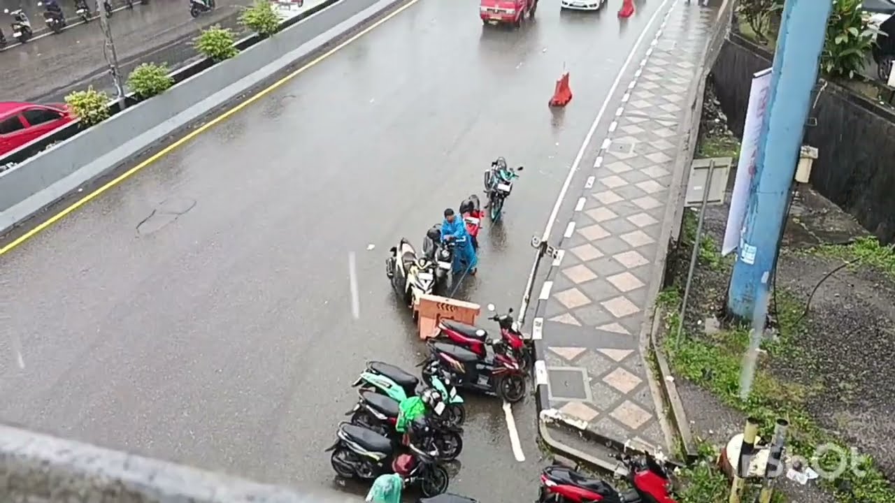 Menikmati suasana hujan sepanjang Maluku city Mall dan Kawasan Lapangan Merdeka Ambon