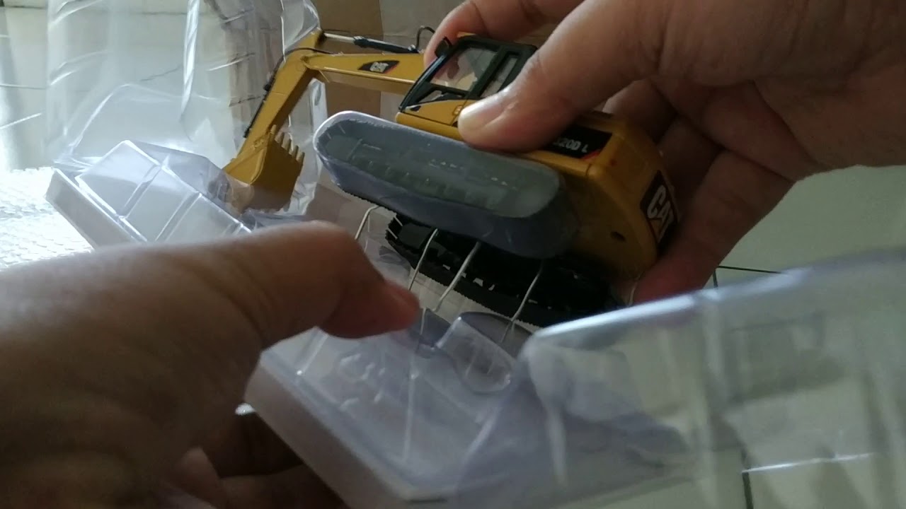 Unboxing & Review Excavator CAT 320D L  Norscot Skala 1:50